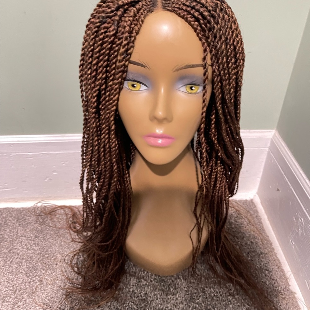 Braided wig - Picture 5 of 5